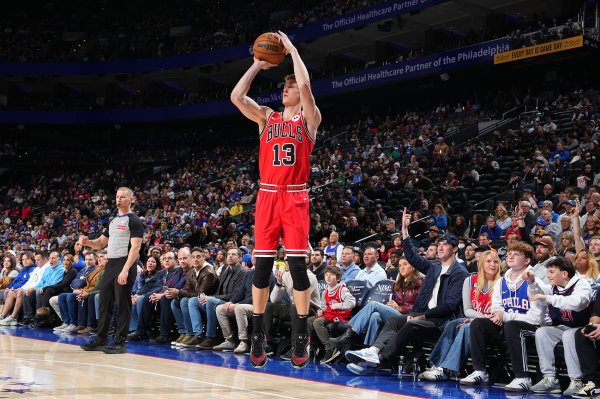 三分9中5砍下25分5篮板7助攻4抢断1盖帽体育录像/图片