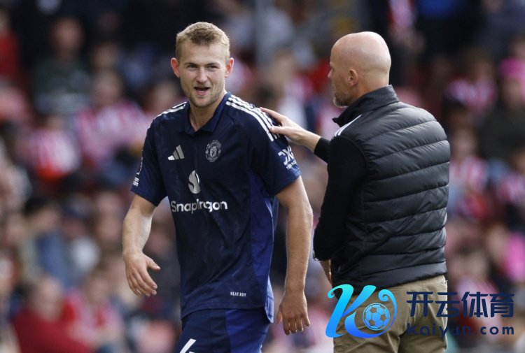 德里赫特谈送点导致滕哈赫下课:不是我的错,裁判也说那不是点球